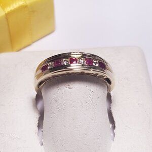 Estate .30ctw Natural Rd Ruby/Diamond channel 14Kt Y/Gold Heart side Band #22491